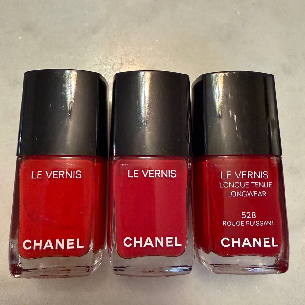 New Authentic CHANEL Le Vernis Trio in Bold Reds